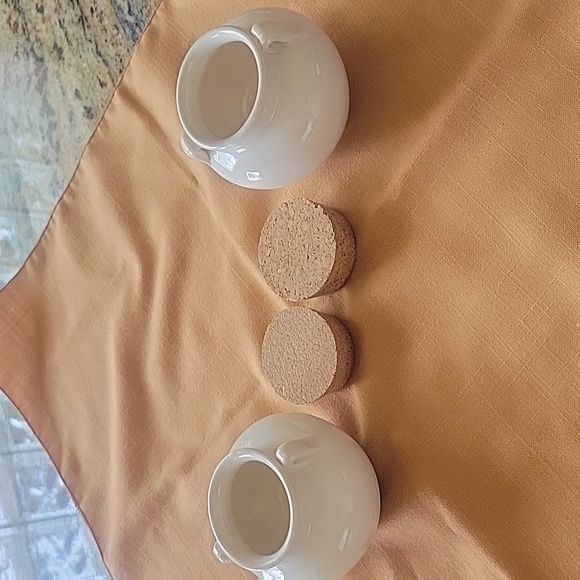 Two super cute small jugs with cork lids - Picture 9 of 15